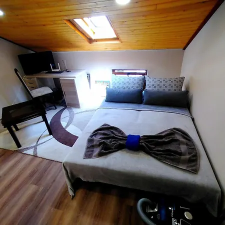 Low Budget With Breakfast #3 瓦爾納