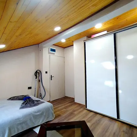 Low Budget With Breakfast #3 * Warna